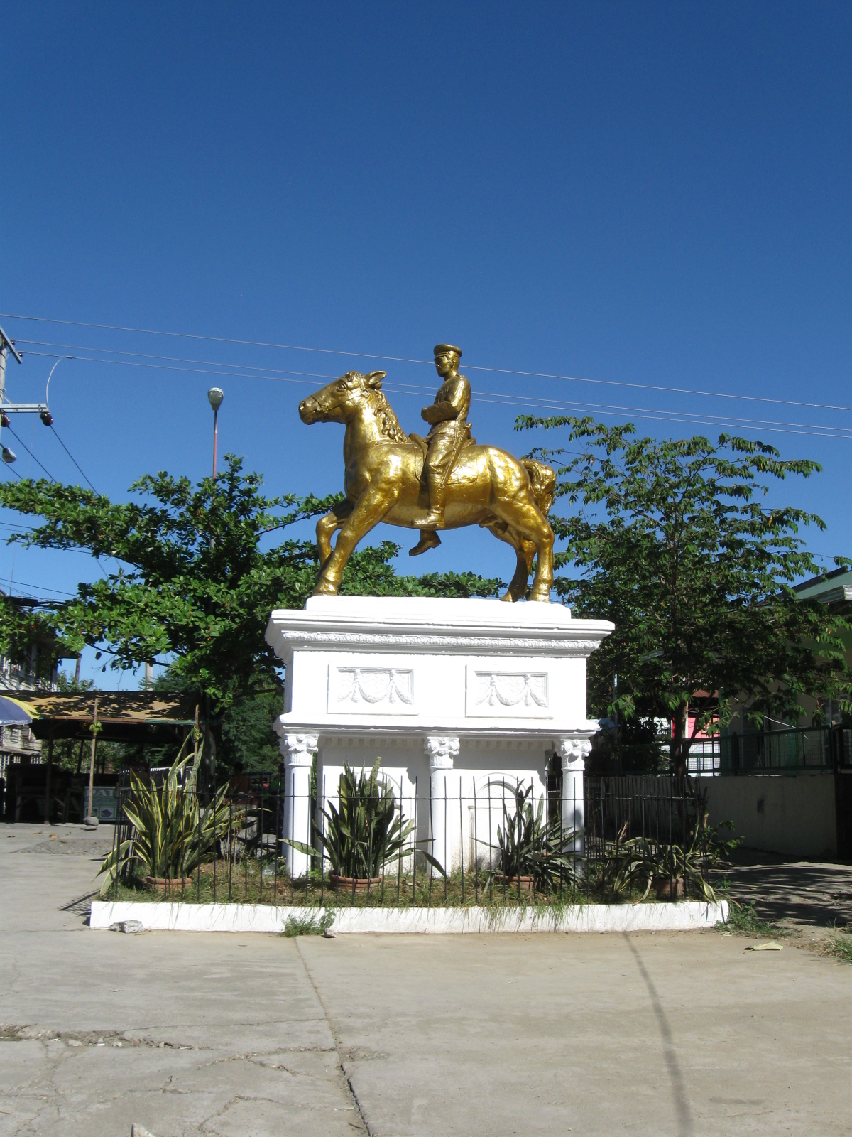 General Luna Statue